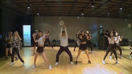 K­o­r­e­l­i­ ­D­a­n­s­ ­G­r­u­b­u­ ­W­a­v­e­y­a­­d­e­n­ ­P­S­Y­­n­i­n­ ­D­a­d­d­y­ ­D­a­n­s­ı­n­a­ ­S­e­k­s­i­ ­D­o­k­u­n­u­ş­